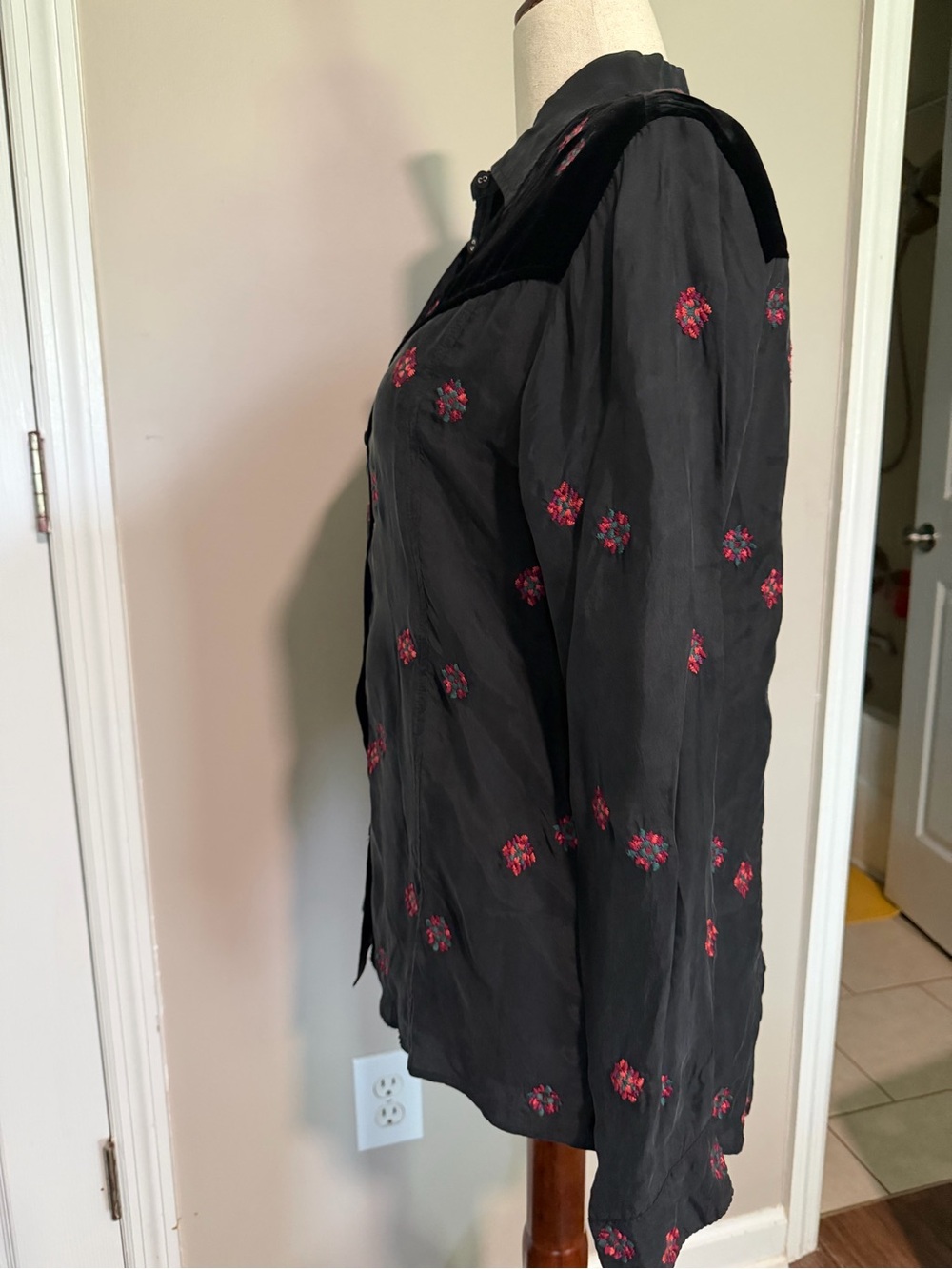 Johnny Was - Western Embroidered Button-Down Shirt with Velvet Yoke - Picture 5 of 15